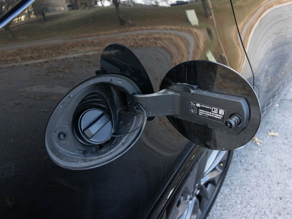 2024 Land Rover Discovery P300 Dynamic SE, Cold Climate Package, Fixed Side Steps - 22960810 - 67