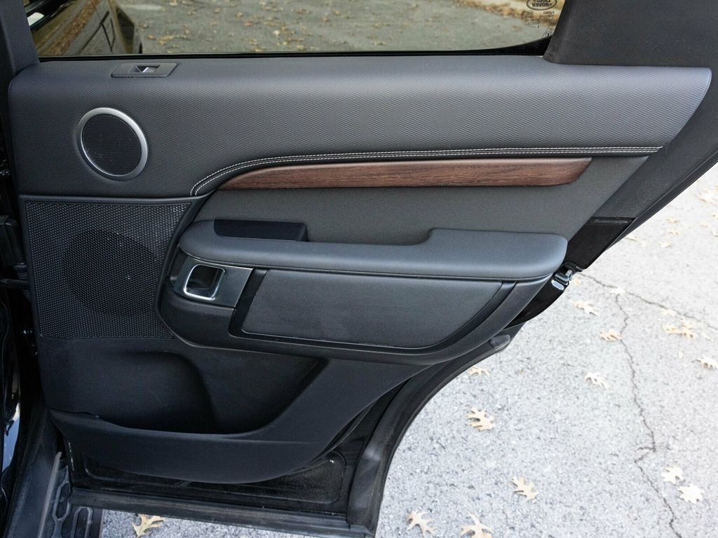 2024 Land Rover Discovery P300 Dynamic SE, Cold Climate Package, Fixed Side Steps - 22960810 - 68