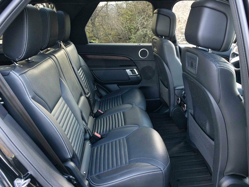 2024 Land Rover Discovery P300 Dynamic SE, Cold Climate Package, Fixed Side Steps - 22960810 - 70