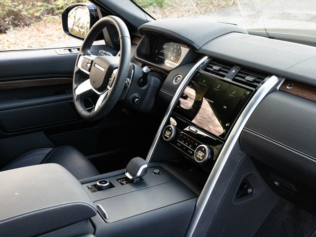 2024 Land Rover Discovery P300 Dynamic SE, Cold Climate Package, Fixed Side Steps - 22960810 - 74