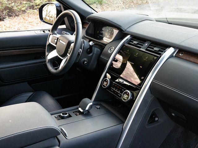 2024 Land Rover Discovery P300 Dynamic SE, Cold Climate Package, Fixed Side Steps - 22960810 - 74