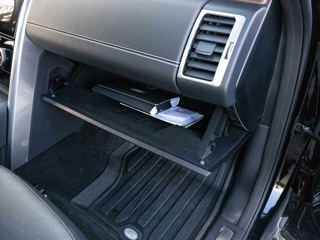 2024 Land Rover Discovery P300 Dynamic SE, Cold Climate Package, Fixed Side Steps - 22960810 - 75