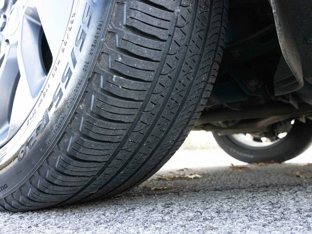 2024 Land Rover Discovery P300 Dynamic SE, Cold Climate Package, Fixed Side Steps - 22960810 - 81