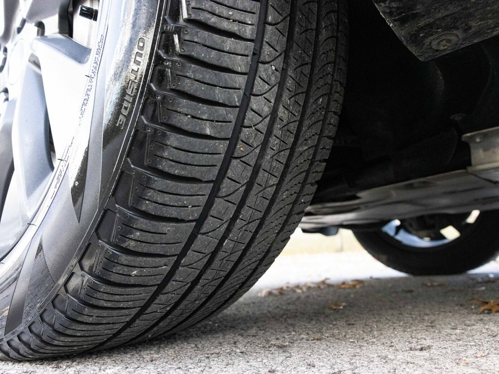 2024 Land Rover Discovery P300 Dynamic SE, Cold Climate Package, Fixed Side Steps - 22960810 - 85