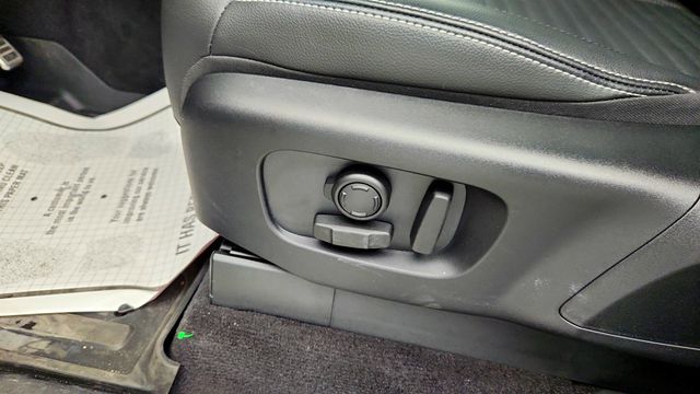 2024 Land Rover Discovery P300 Dynamic SE w/ Heated 3rd Row Seats & 20'' Wheels - 22997952 - 11