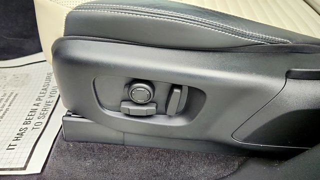 2024 Land Rover Discovery P360 Metropolitan Edition with 22'' Wheels & Cold Climate Pack - 22960770 - 10