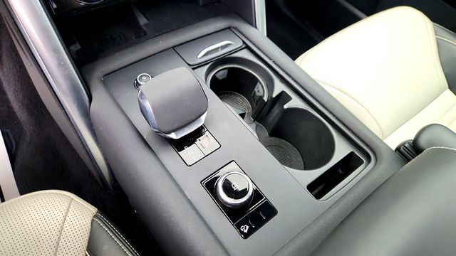 2024 Land Rover Discovery P360 Metropolitan Edition with 22'' Wheels & Cold Climate Pack - 22960770 - 14