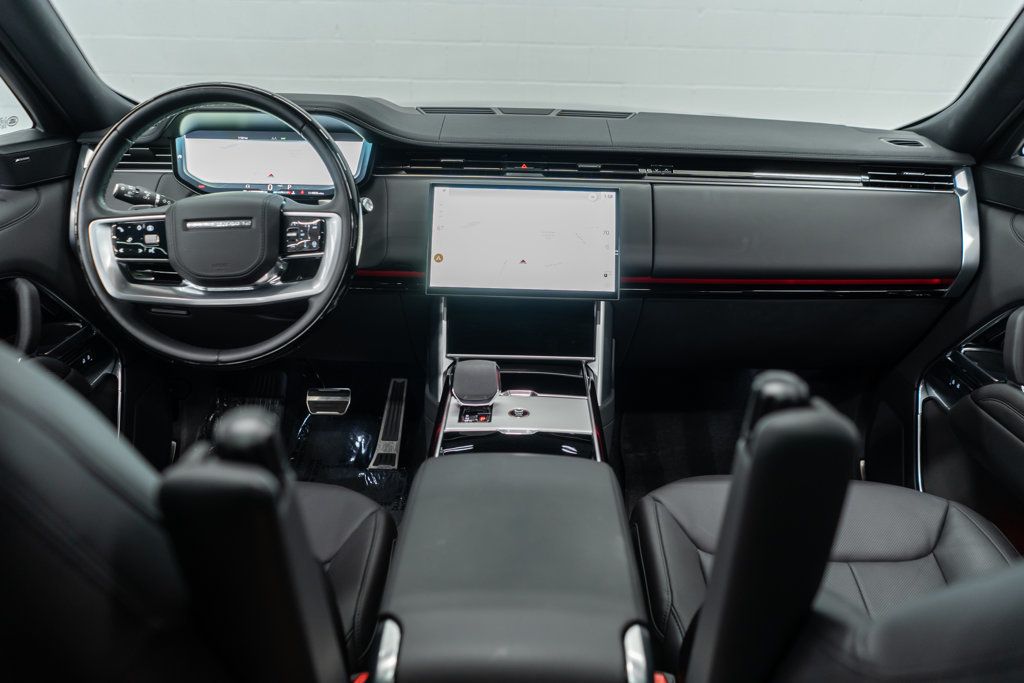 2024 Land Rover Range Rover SE photo 10