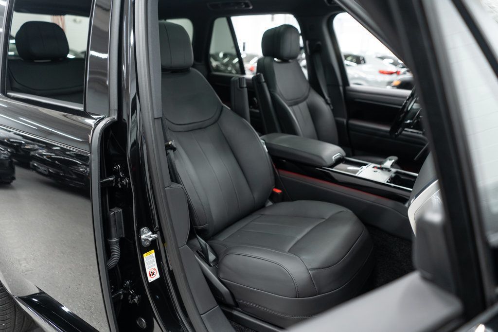 2024 Land Rover Range Rover SE photo 11
