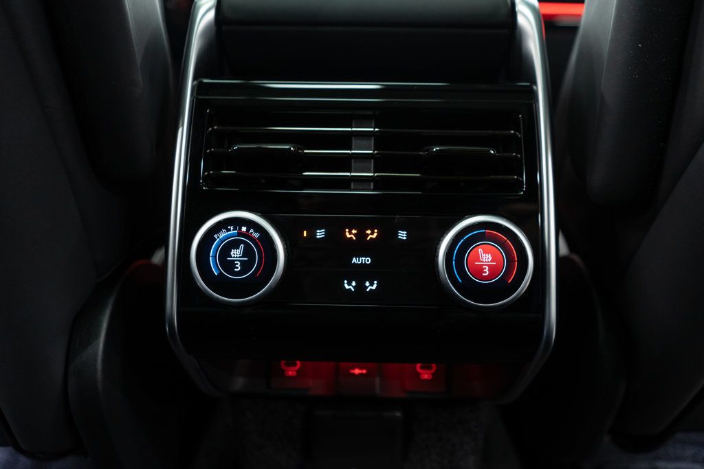 2024 Land Rover Range Rover SE photo 14