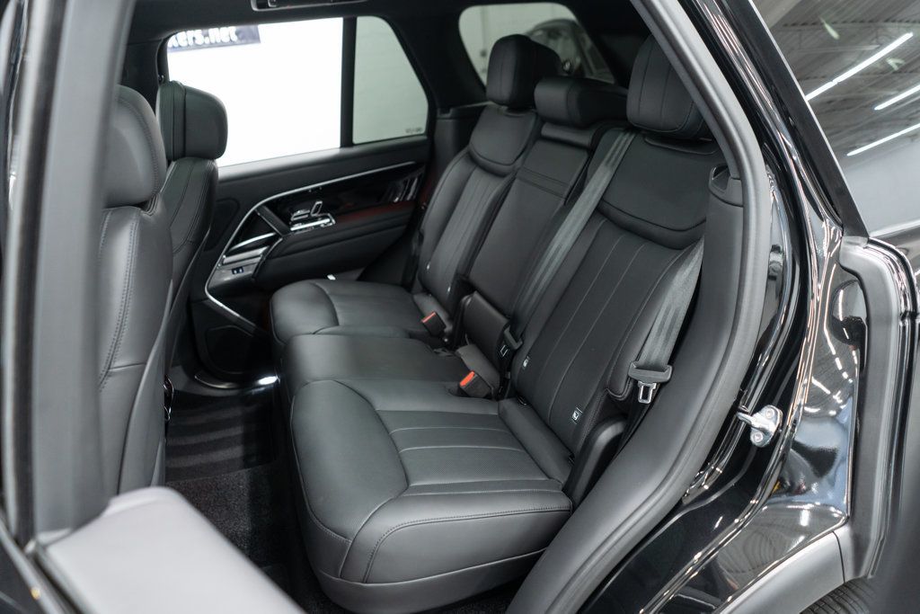 2024 Land Rover Range Rover SE photo 15