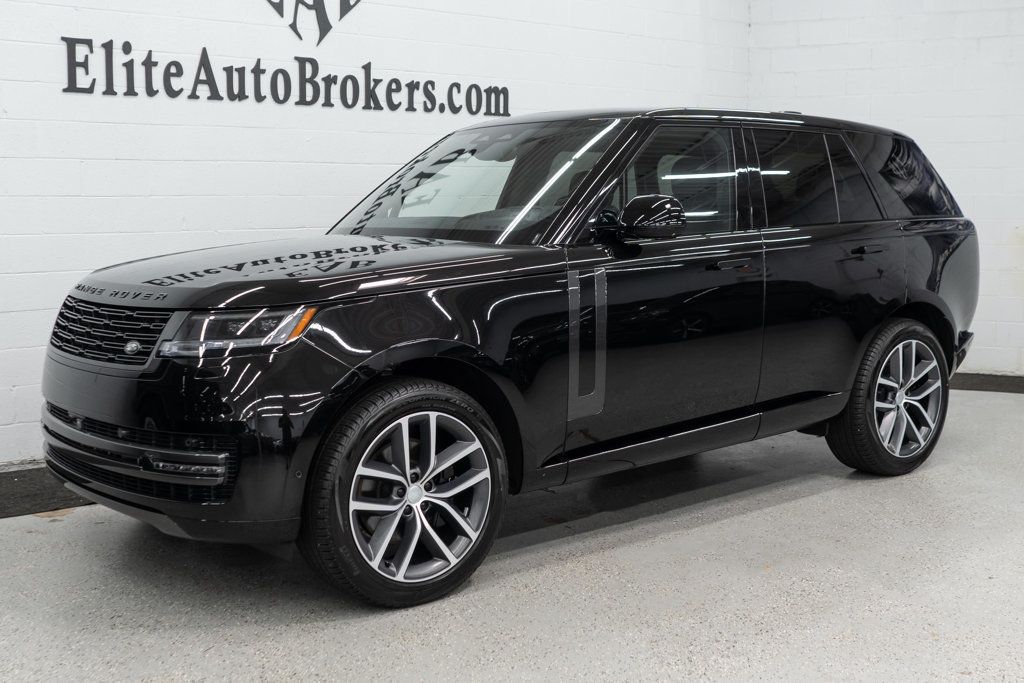 2024 Land Rover Range Rover SE photo 2