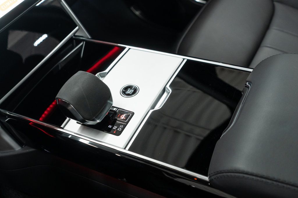 2024 Land Rover Range Rover SE photo 20