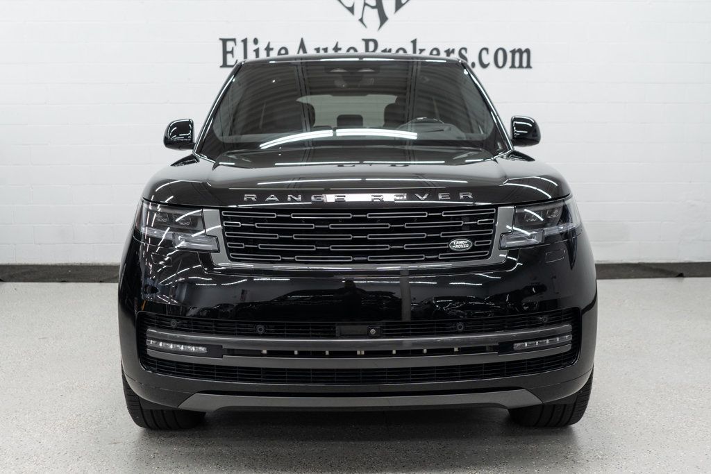 2024 Land Rover Range Rover SE photo 3
