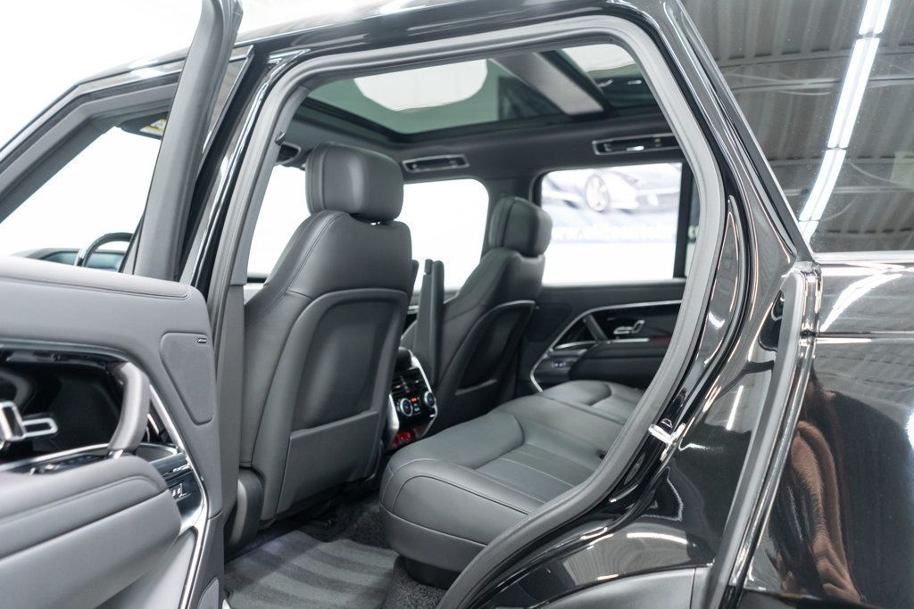 2024 Land Rover Range Rover SE photo 30