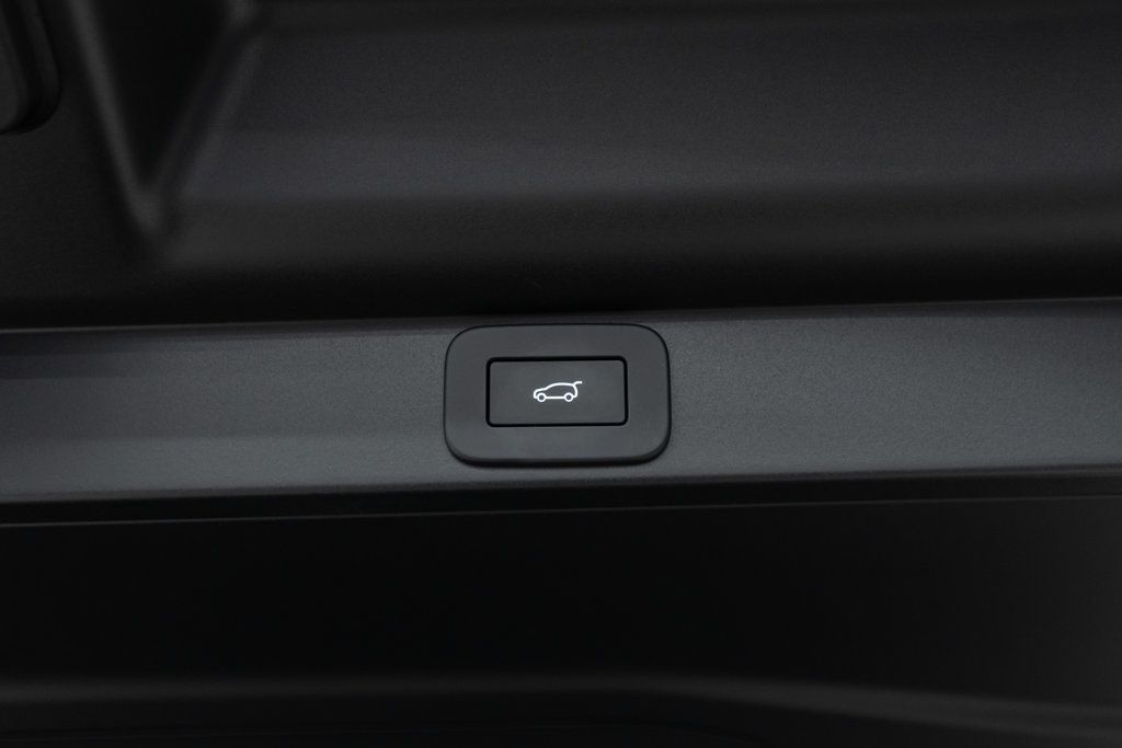 2024 Land Rover Range Rover SE photo 32