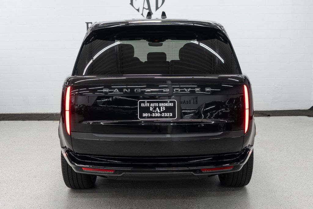 2024 Land Rover Range Rover SE photo 4