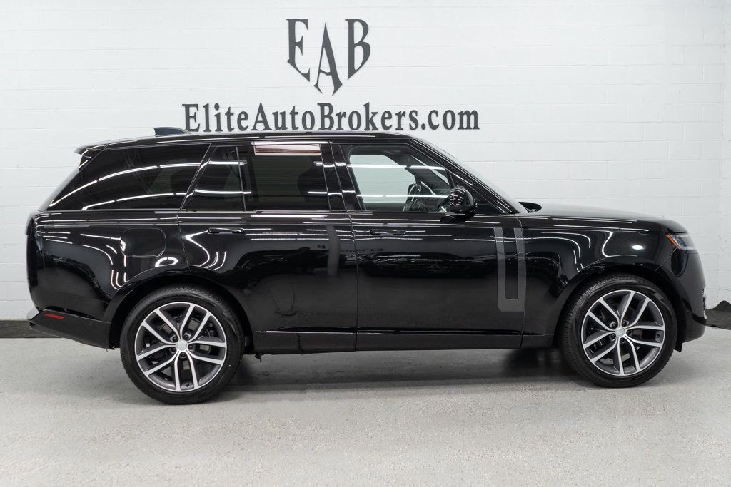 2024 Land Rover Range Rover SE photo 5