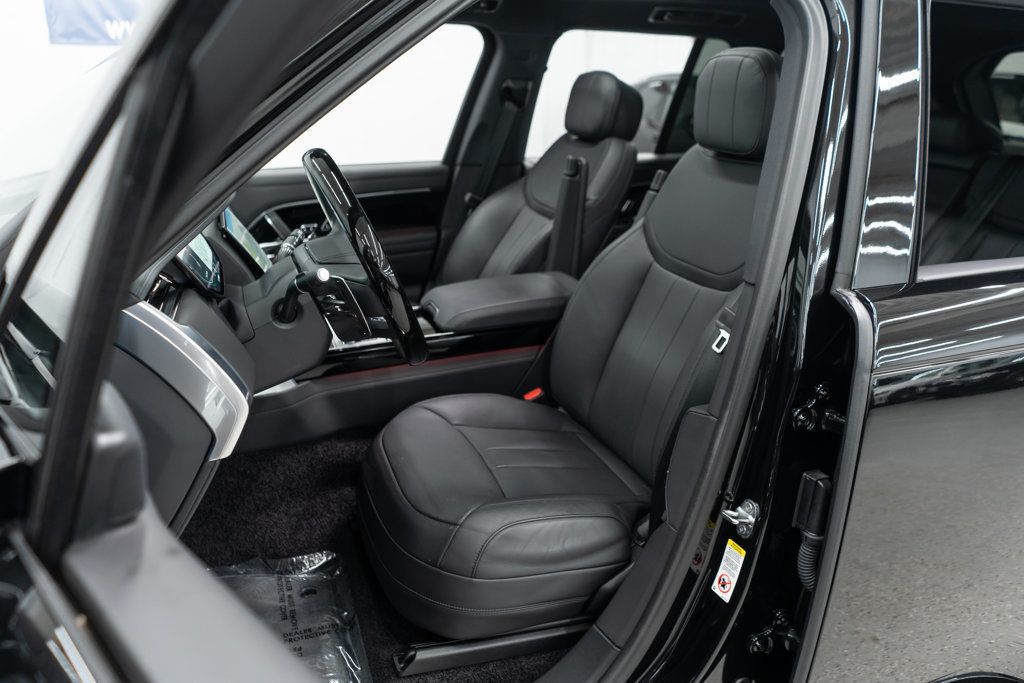 2024 Land Rover Range Rover SE photo 9