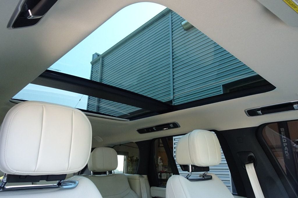 2024 Land Rover Range Rover SE photo 15