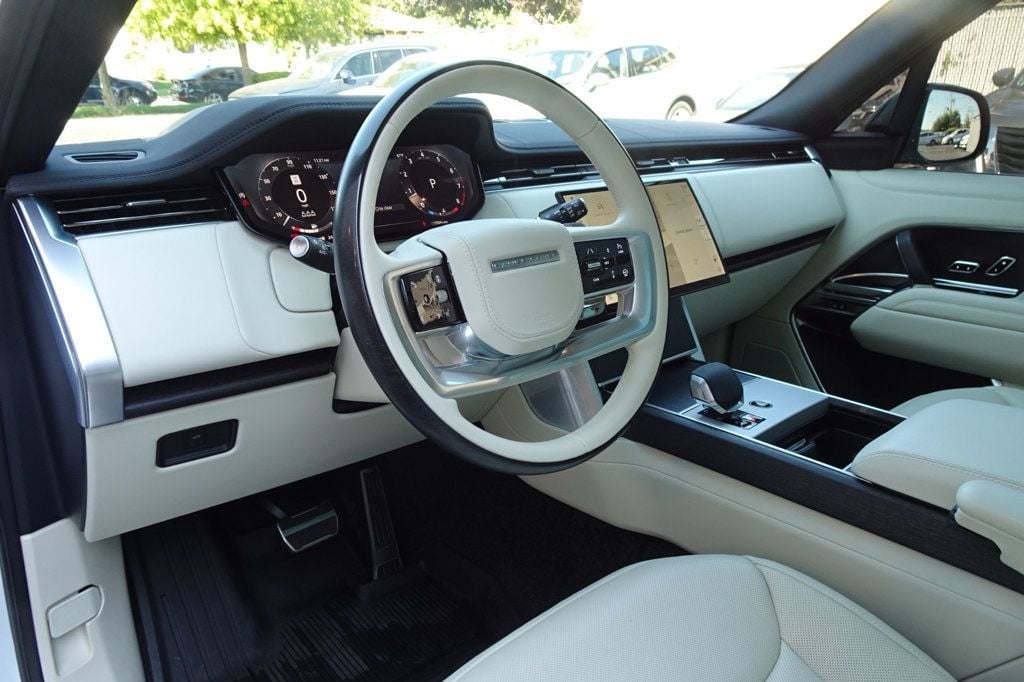 2024 Land Rover Range Rover SE photo 18