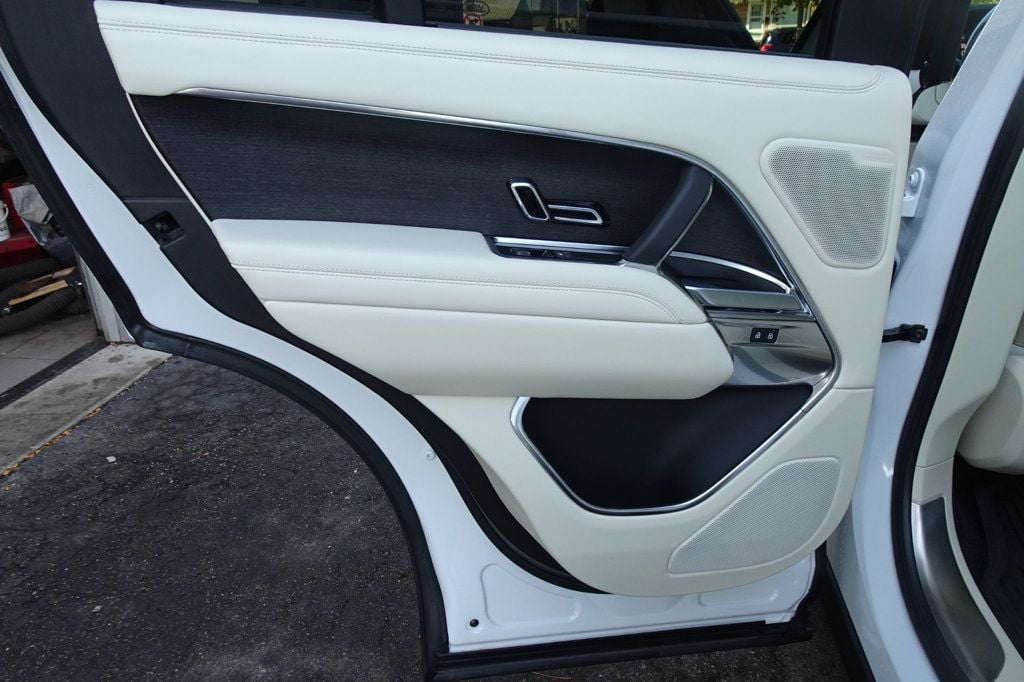 2024 Land Rover Range Rover SE photo 20