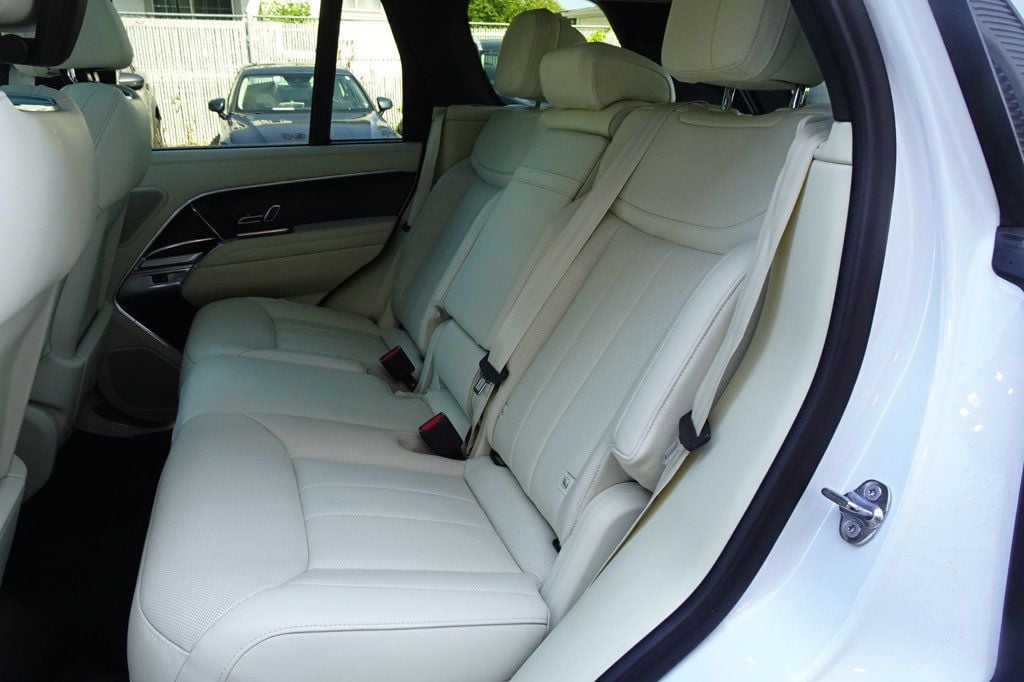 2024 Land Rover Range Rover SE photo 21