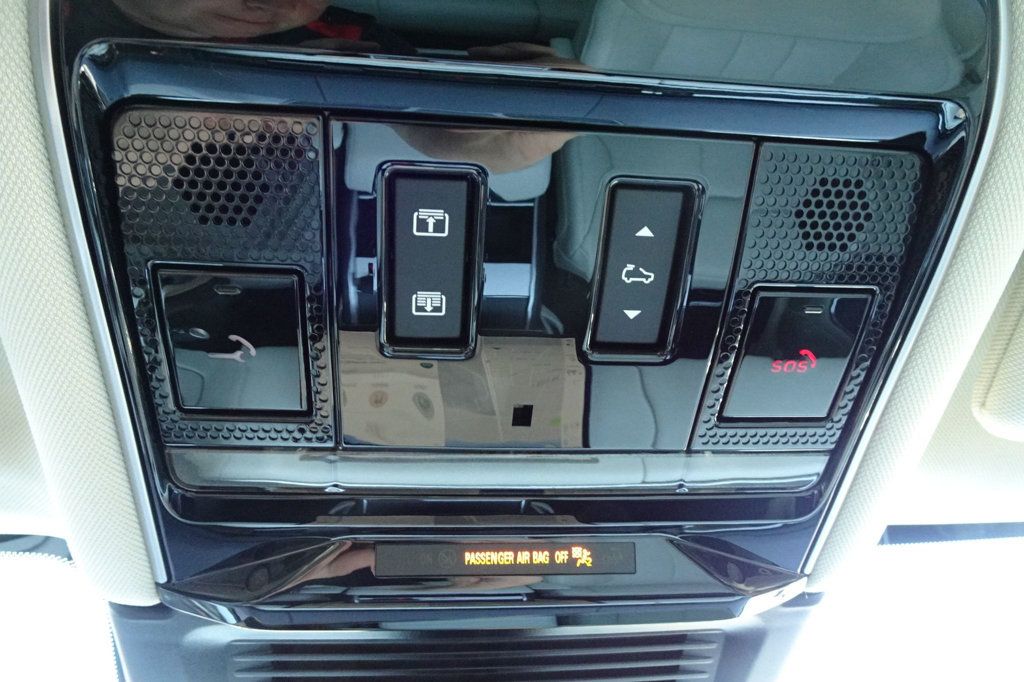 2024 Land Rover Range Rover SE photo 31