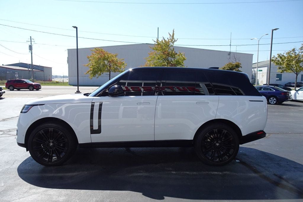2024 Land Rover Range Rover SE photo 5