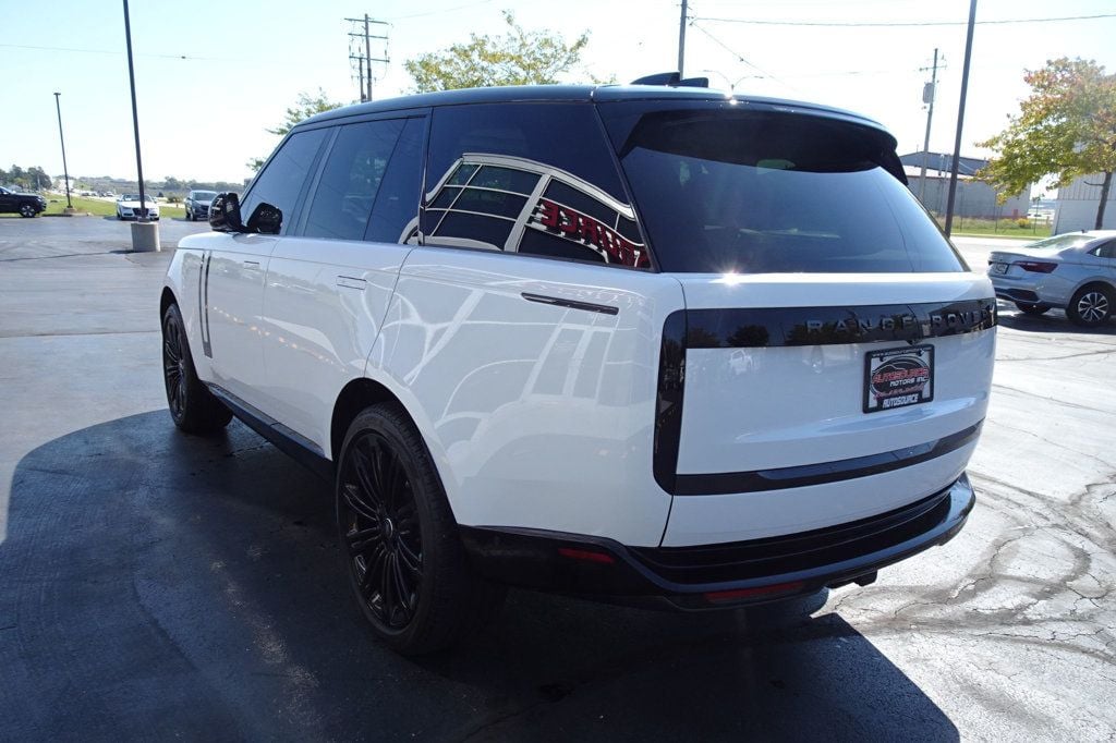 2024 Land Rover Range Rover SE photo 6