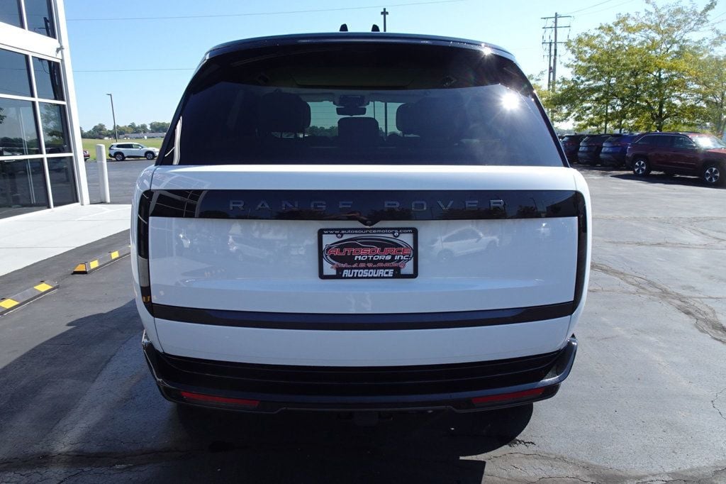 2024 Land Rover Range Rover SE photo 7