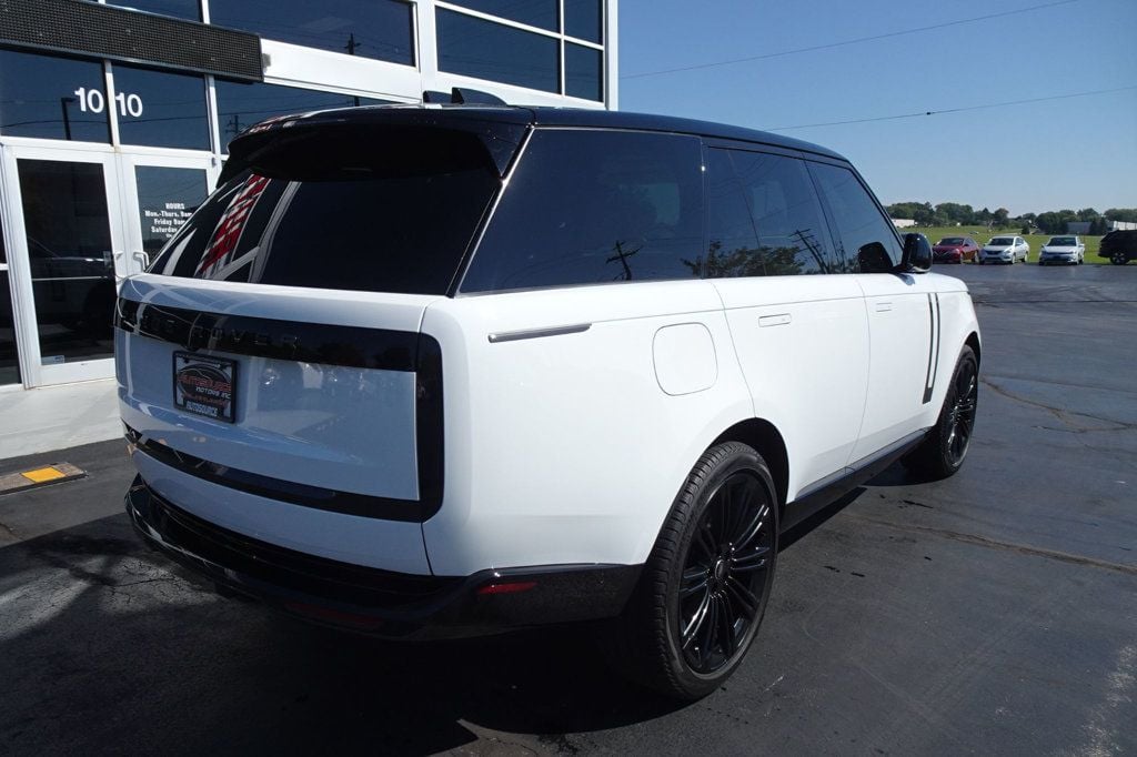 2024 Land Rover Range Rover SE photo 9