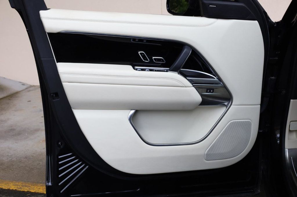 Land Rover Range Rover SE photo 12