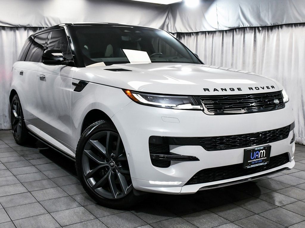 2024 Land Rover Range Rover Sport SE photo 3