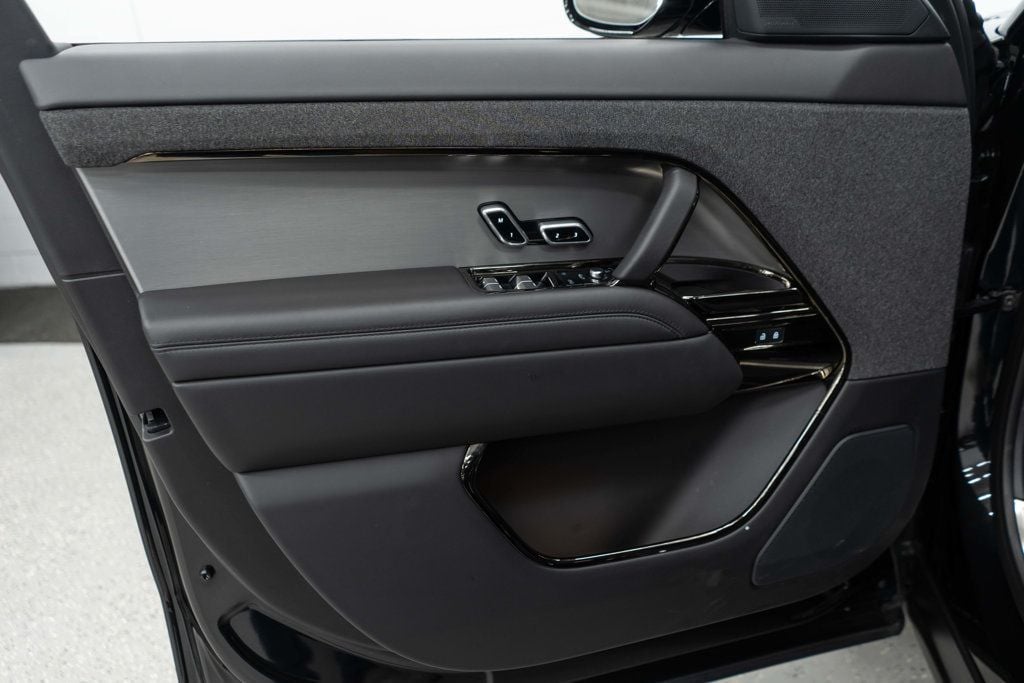 2024 Land Rover Range Rover Sport P400 Dynamic SE photo 16