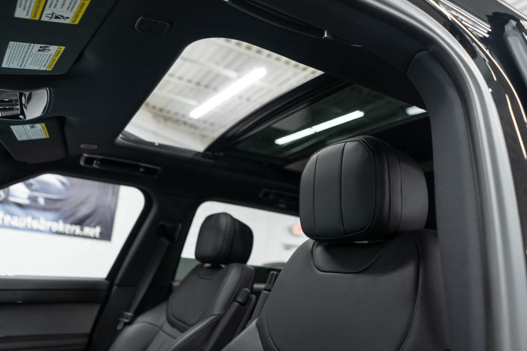 2024 Land Rover Range Rover Sport P400 Dynamic SE photo 8