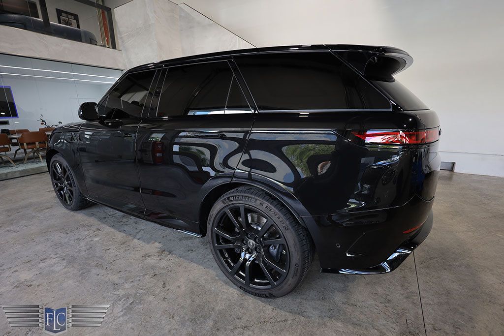 2024 Land Rover Range Rover Sport P635 SV Edition One Obsidian Black - 22591961 - 4