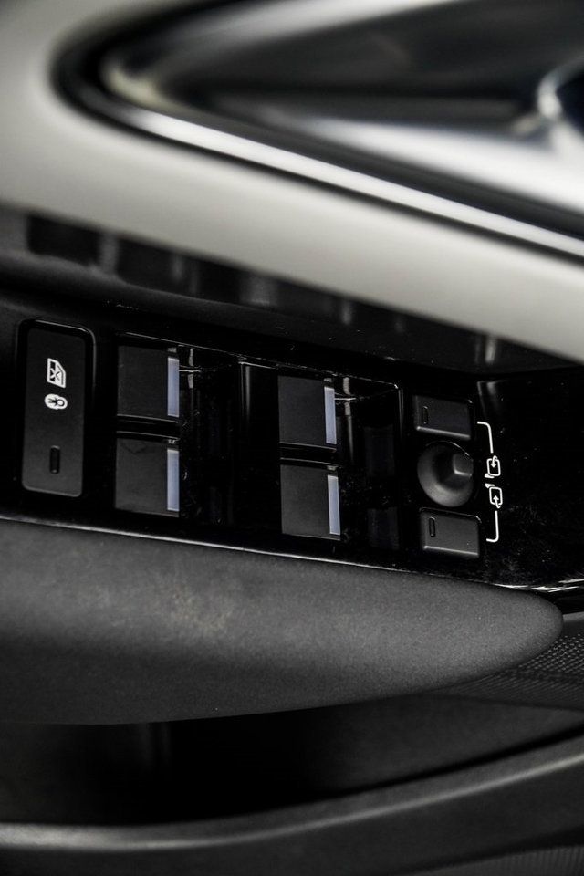 2024 Land Rover Range Rover Velar P250 Dynamic SE - 22938713 - 31