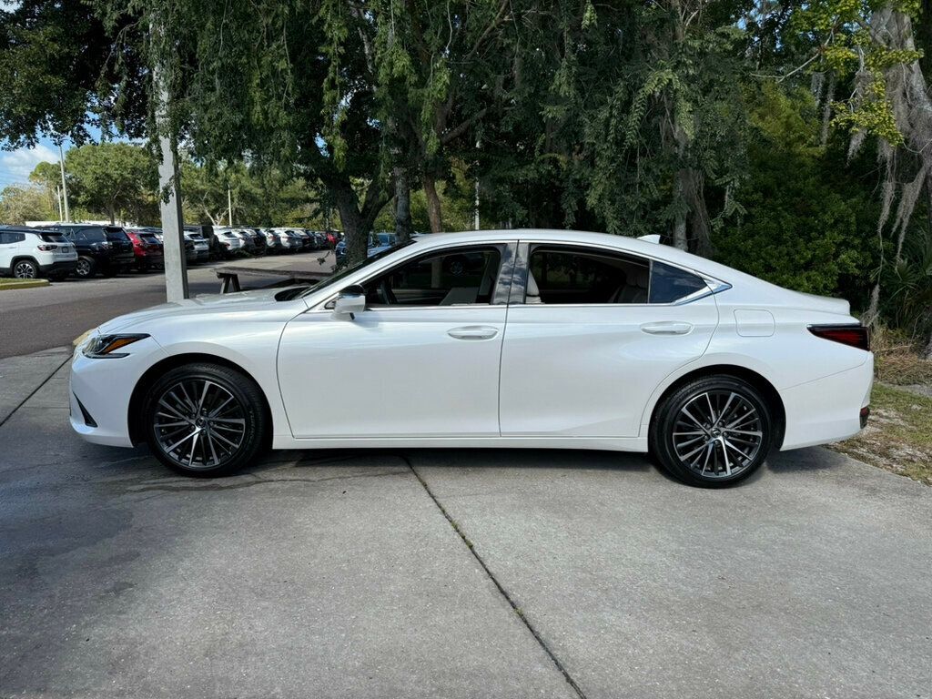 2024 Lexus ES 250 AWD photo 2