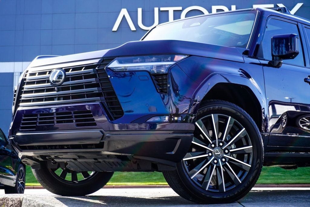 2024 Lexus GX 550 Luxury photo 2