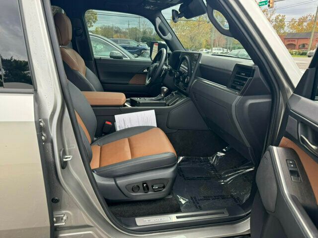 2024 Lexus GX GX-550 Luxury/HeadsUpDisplay/3rdRowSeating/MarkLevinsion/NAV - 22655599 - 20