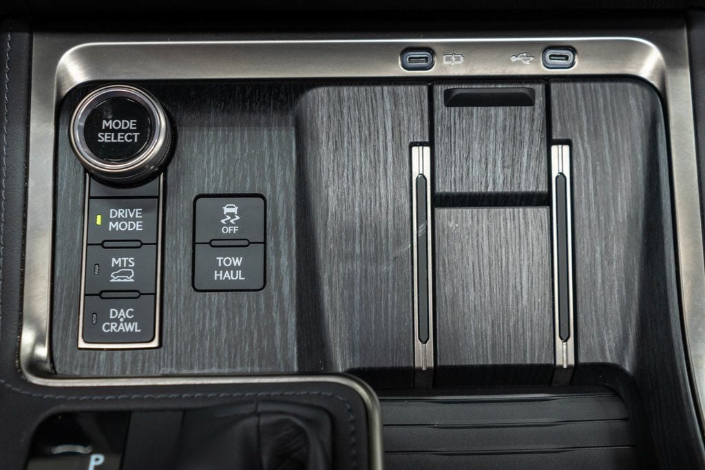 Lexus GX photo 23