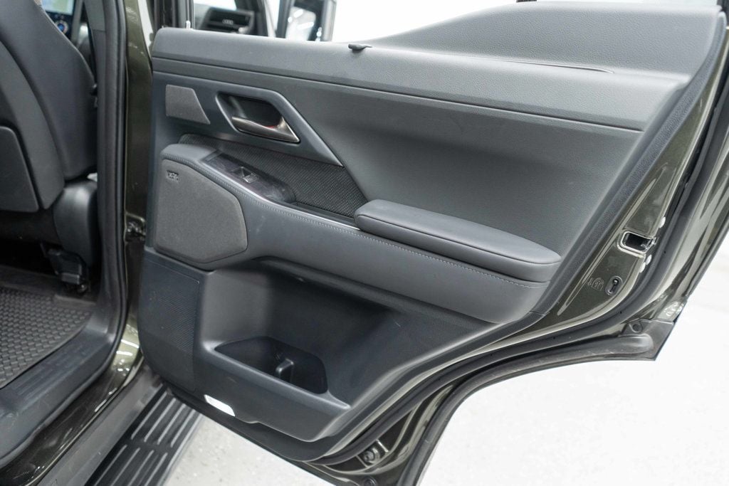 Lexus GX photo 32