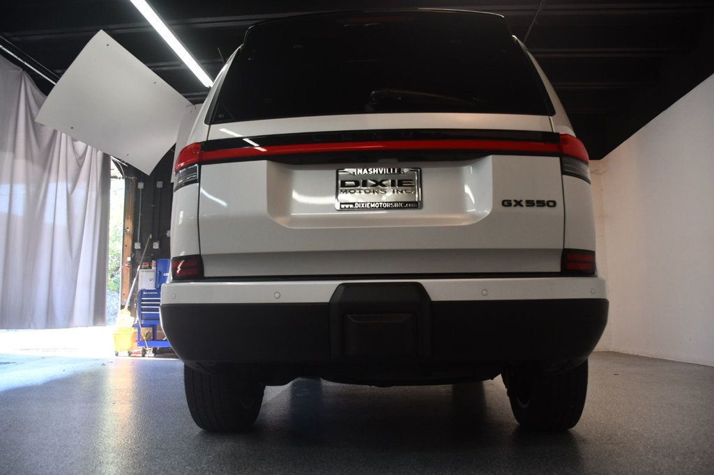 Lexus GX photo 13