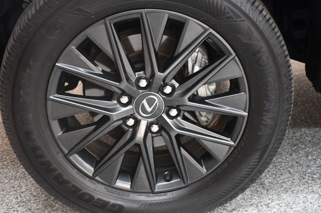 Lexus GX photo 19