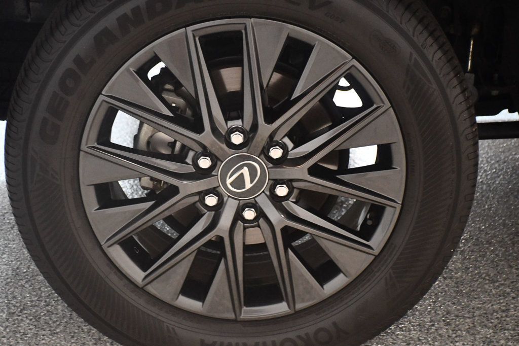 Lexus GX photo 21