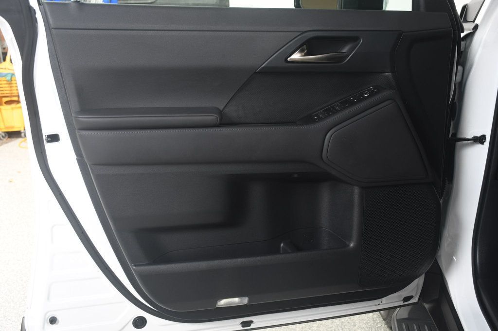Lexus GX photo 23