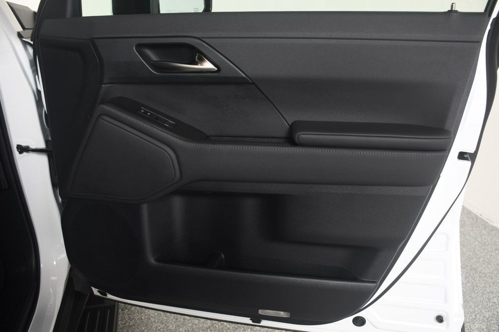 Lexus GX photo 24