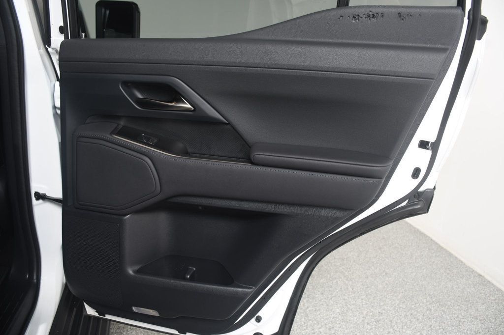 Lexus GX photo 26