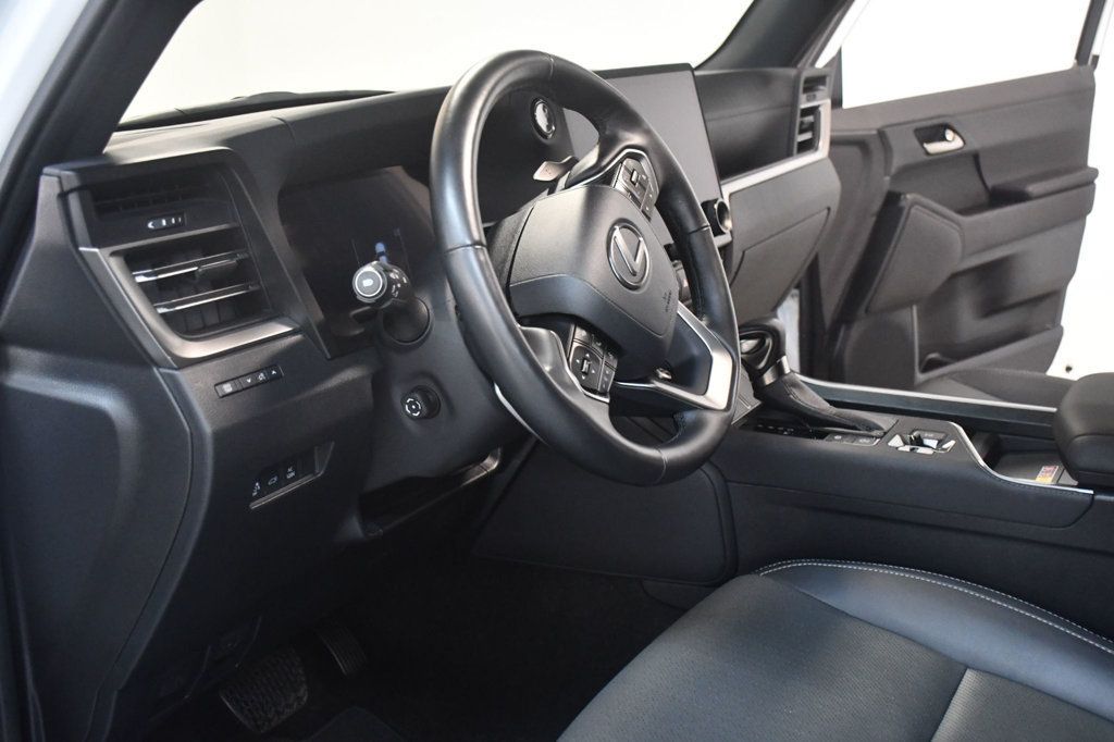 Lexus GX photo 27